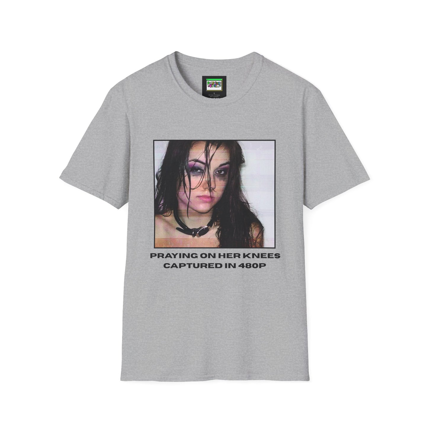 praying on her knees tee
