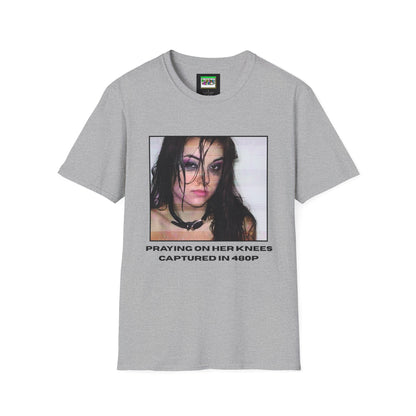 praying on her knees tee