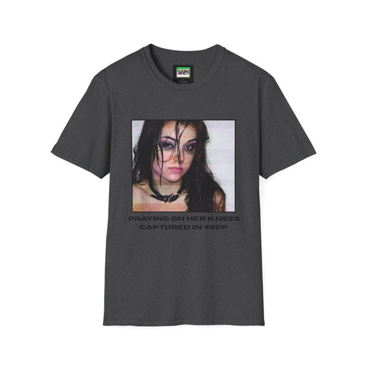 praying on her knees tee